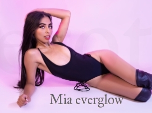 Mia_everglow