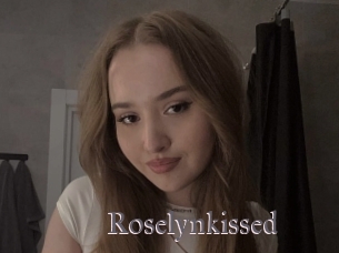 Roselynkissed
